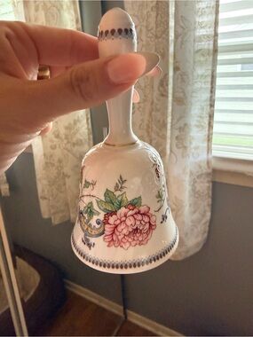 Floral Vintage Chelsea Manor Staffordshire Bone China Bell England